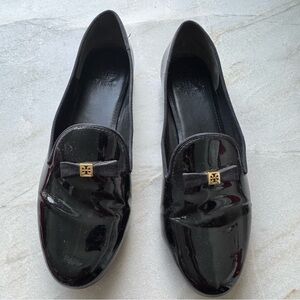 Tory Burch Black Patent Leather Chandra Loafers with Gold Accent. Size 11